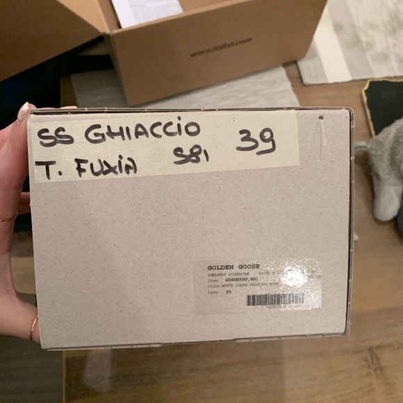 SOLD NWT Women’s golden goose sneakers size 39 NWT - Picture 8 of 8